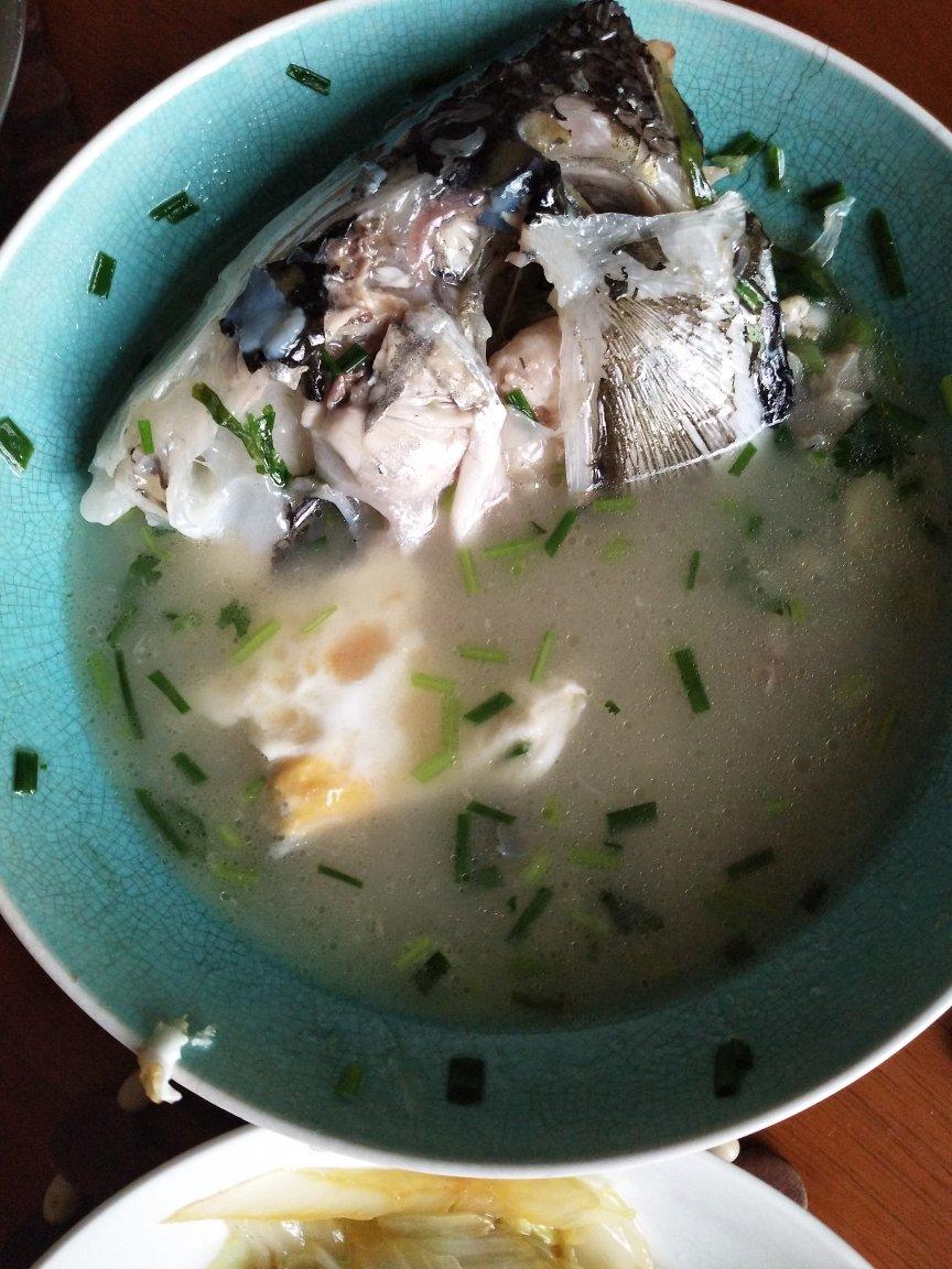 花雕煮荷包蛋鱼头汤