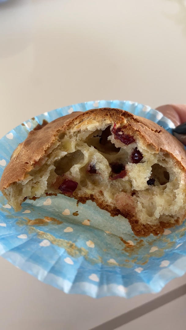 只需搅拌入烤箱的香蕉麦芬