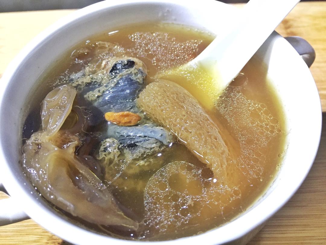 乌鸡人参药膳汤