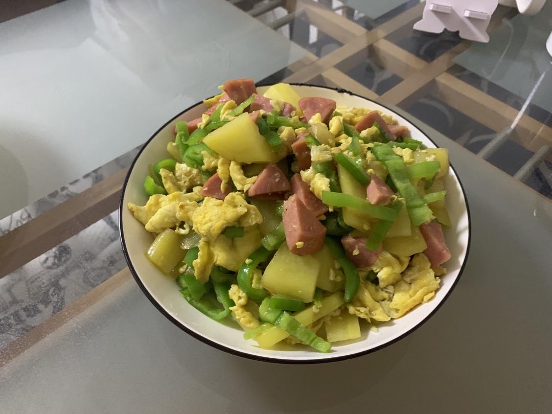青椒土豆炒火腿鸡蛋