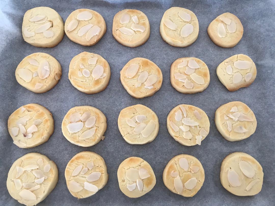 酥的掉渣的杏仁曲奇饼干