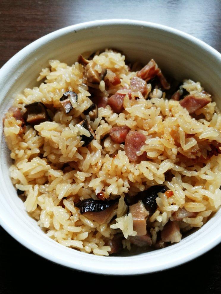 电饭锅香菇香肠饭(●´∀｀●)