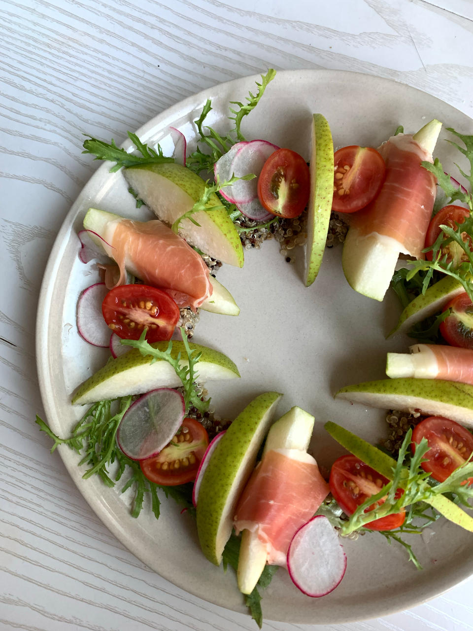 西班牙火腿啤梨花环沙拉 春季清新减脂餐