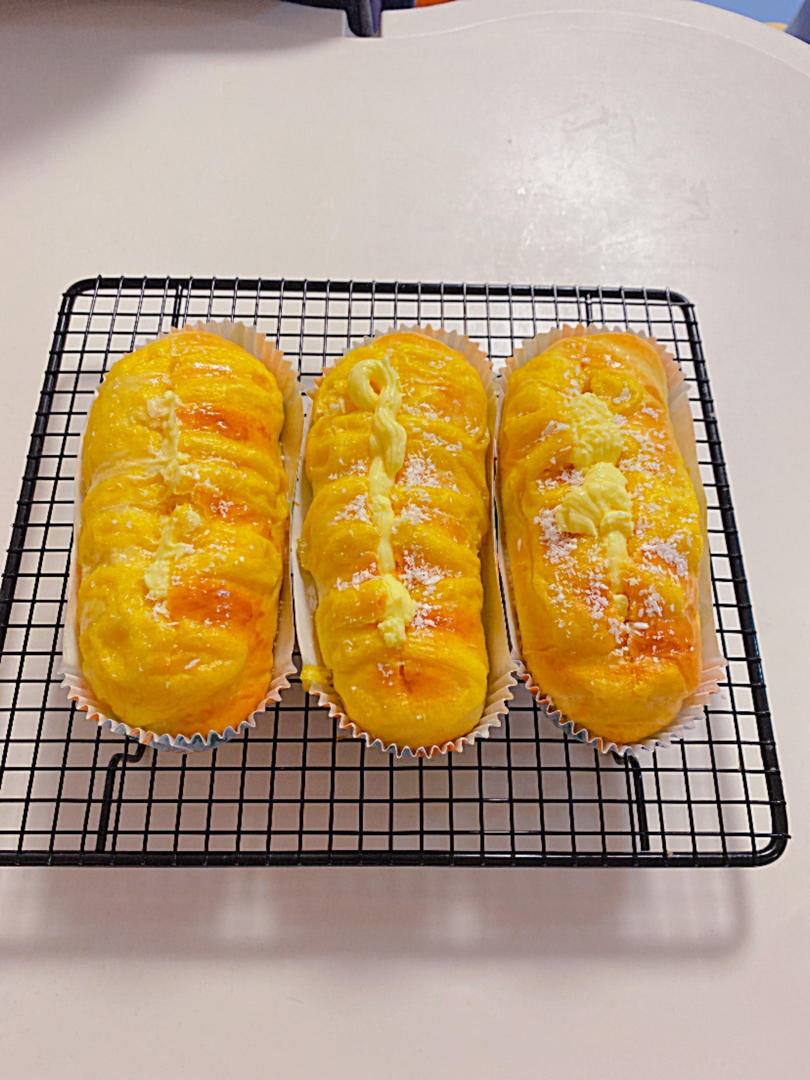 奶油毛毛虫面包