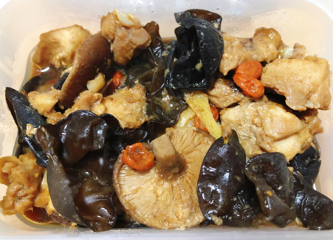 冬菇云耳蒸鸡