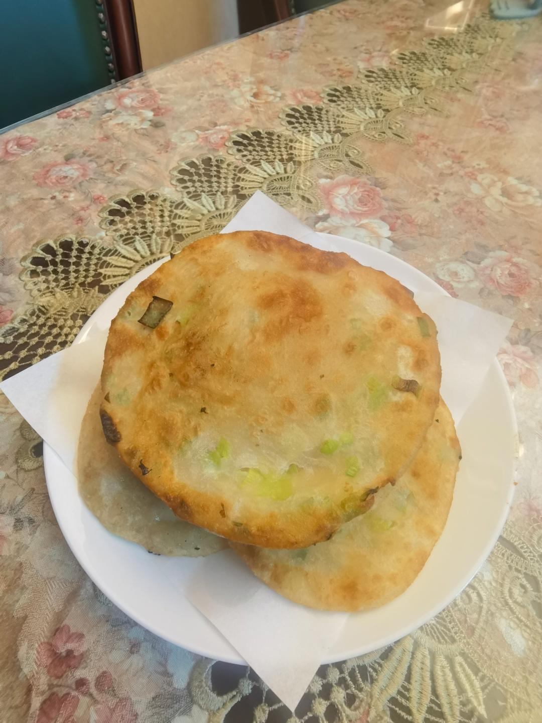 家常葱油饼 柔软多层 凉了也不硬 附细节视频详解