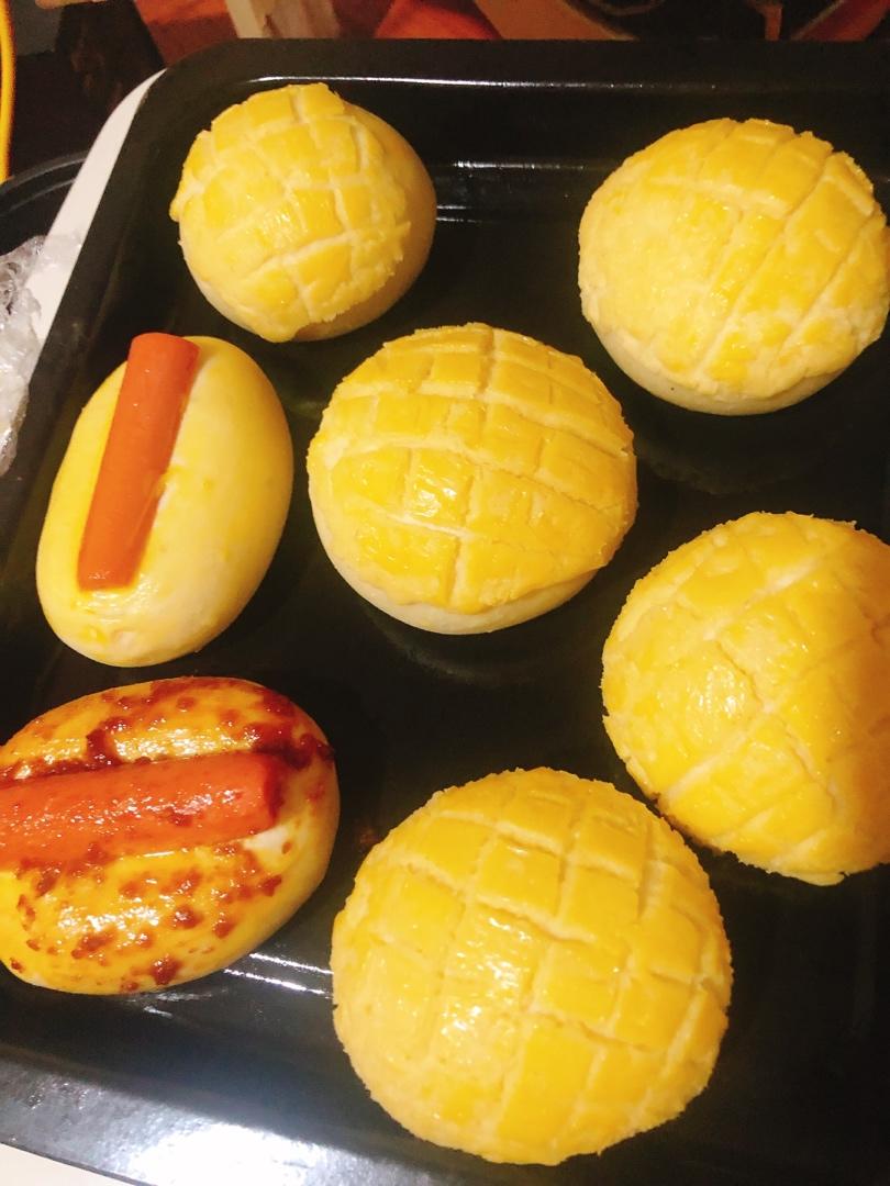 好吃到炸裂的港式菠萝包（附带制作酥皮的小视频）