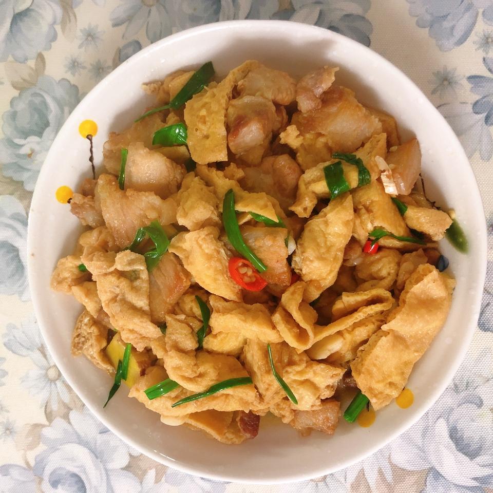 五花肉烧油豆腐