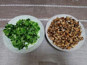 香菇青菜豆干饺子的做法 步骤3