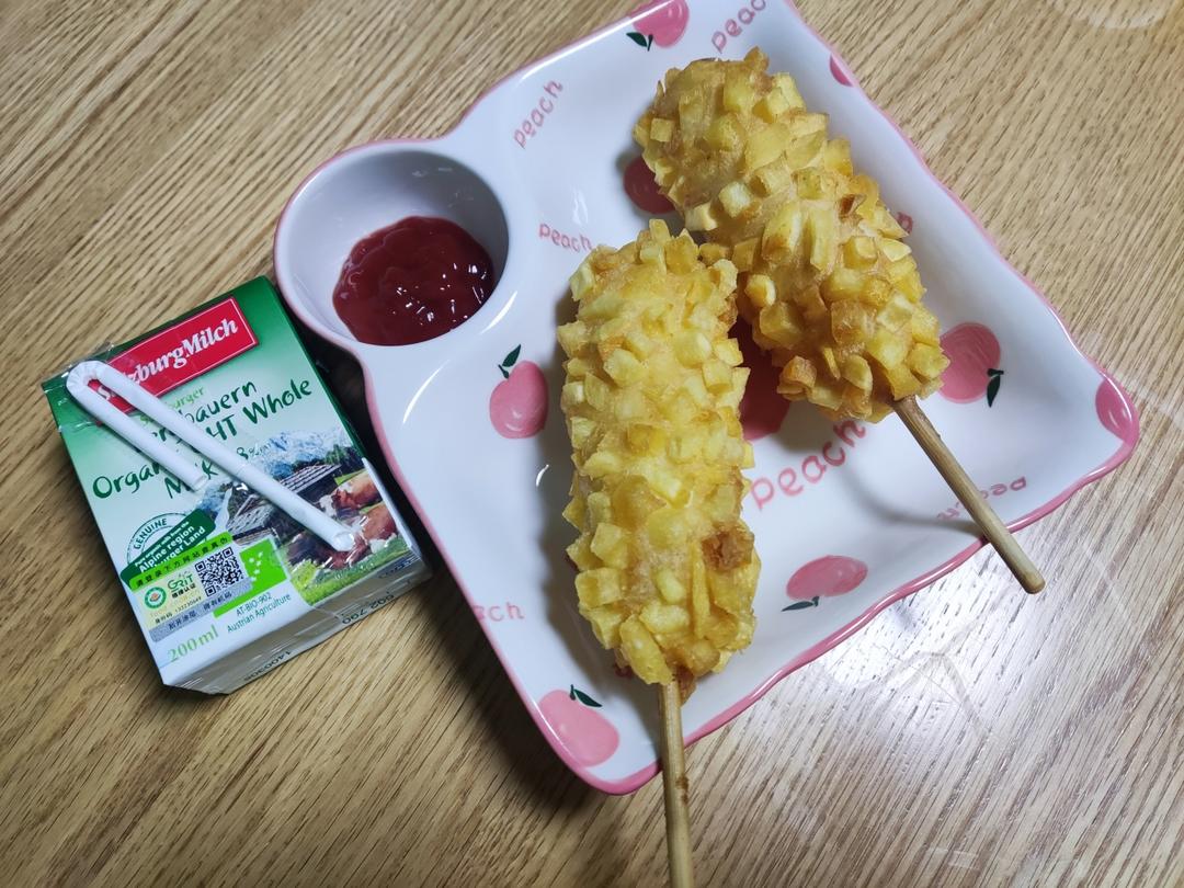 冬日精致快手下午茶（土豆芝士热狗棒沙拉 + 橙汁伏特加）