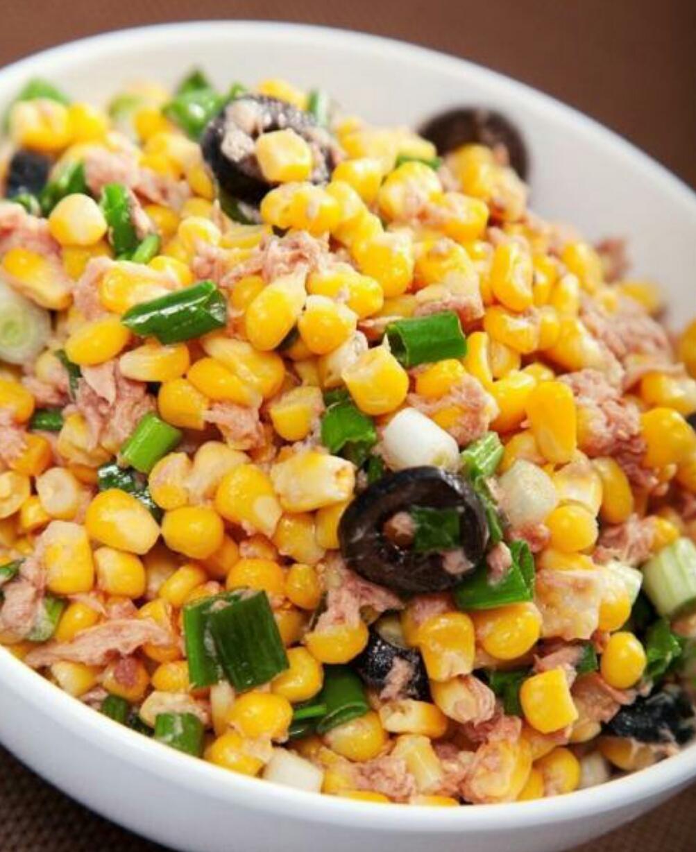 『凡岁』熏鸡拌生玉米的做法