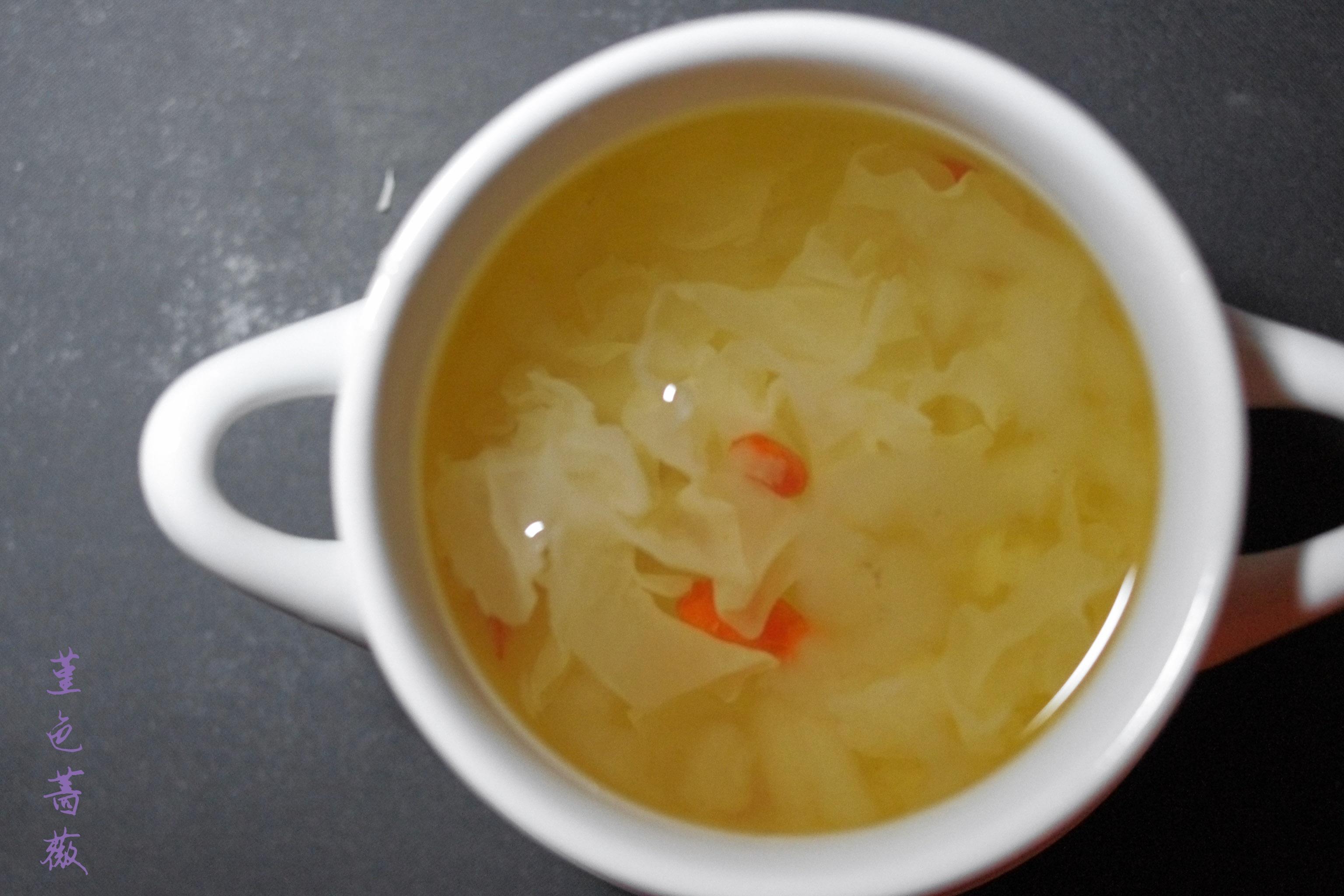 雪蛤银耳枸杞汤的做法
