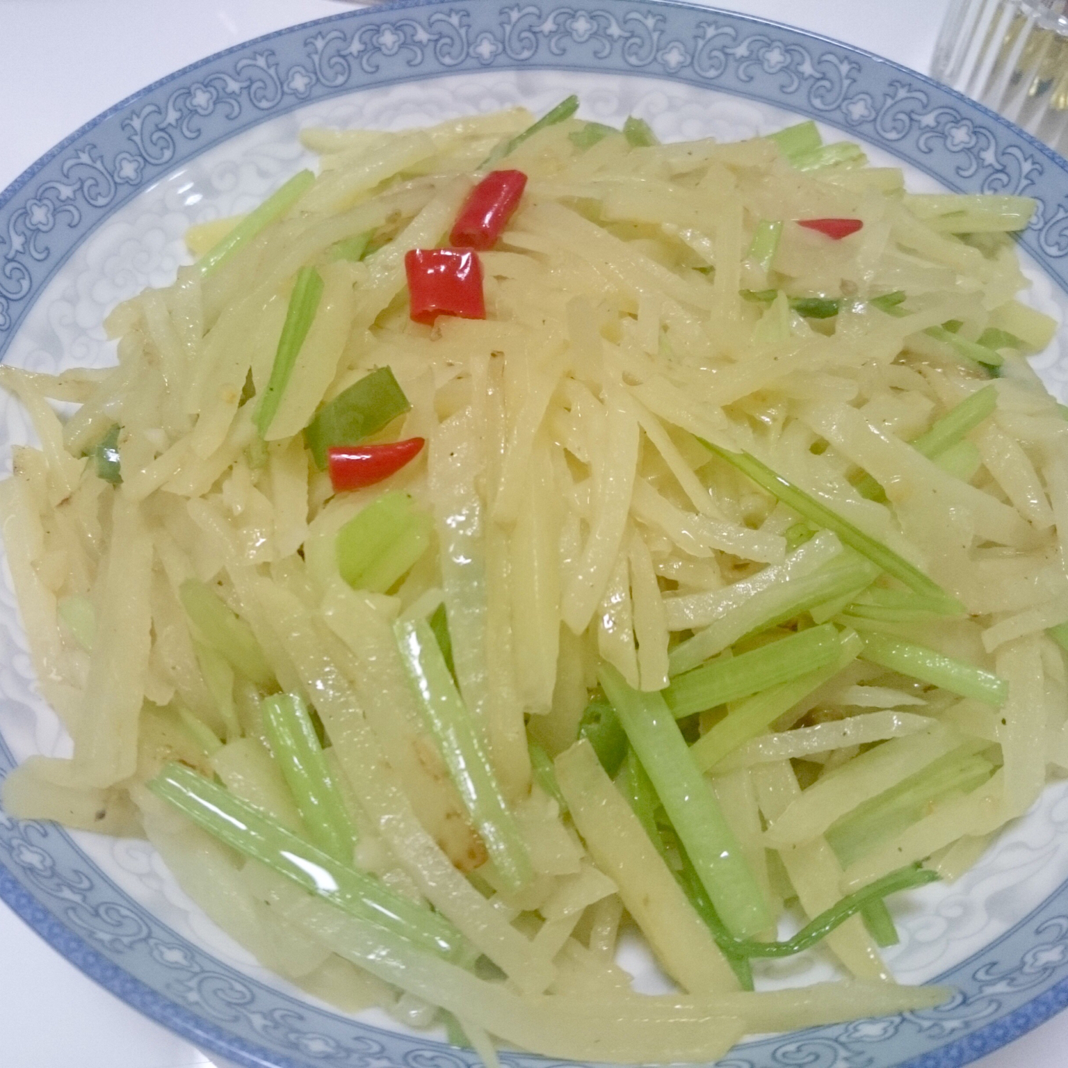 小芹菜炒土豆丝