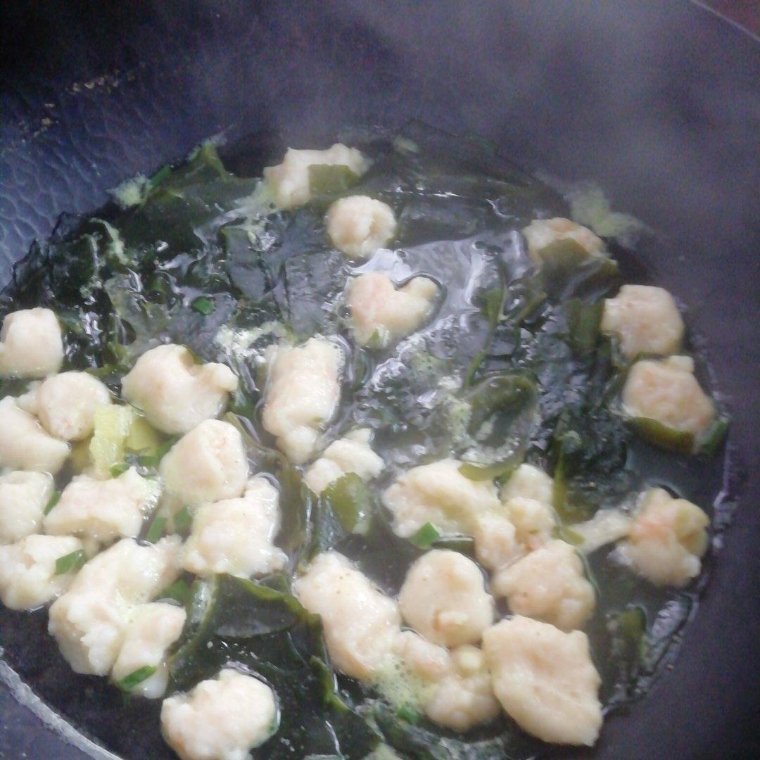 裙带菜虾滑汤