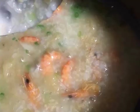 鲜虾干贝竹荪砂锅粥