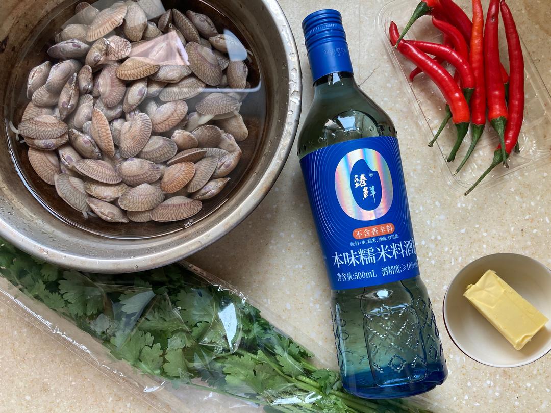 糯米料酒煮花蛤的做法 步骤1