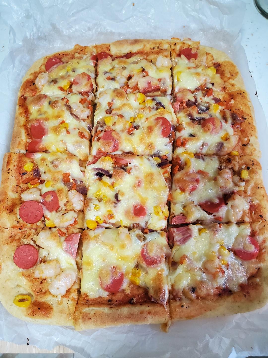 含宣软饼皮做法、自己在家也能做出馅料十足、超拉丝的美味诱人披萨