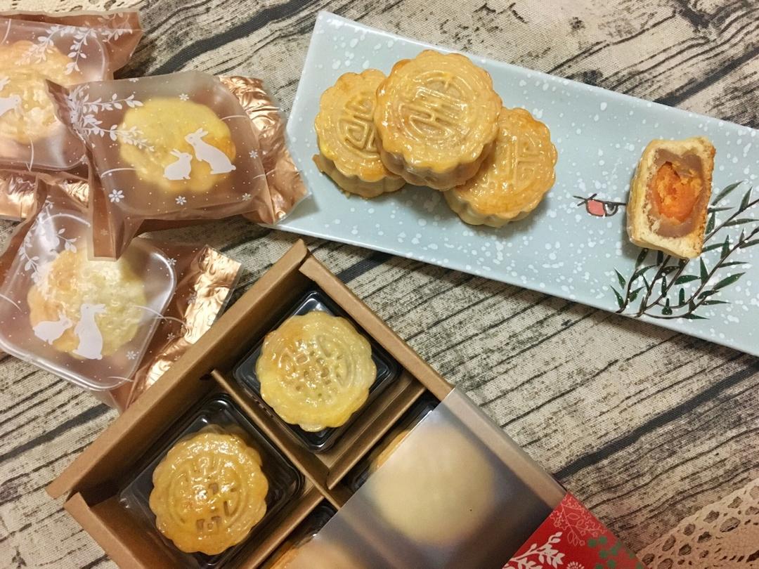 广式月饼—蛋黄莲蓉月饼