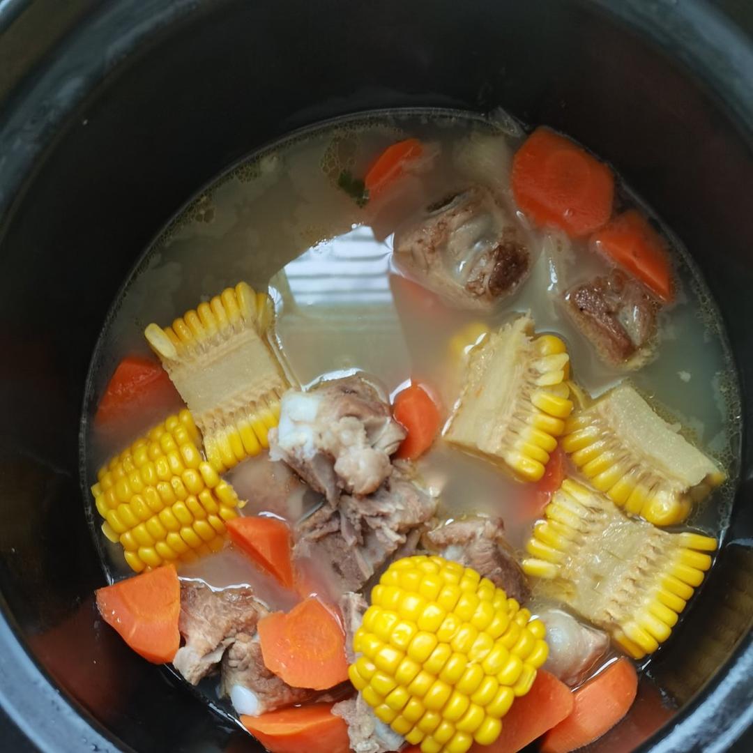 滋补养生 —— 玉米胡萝卜清炖排骨汤🌽