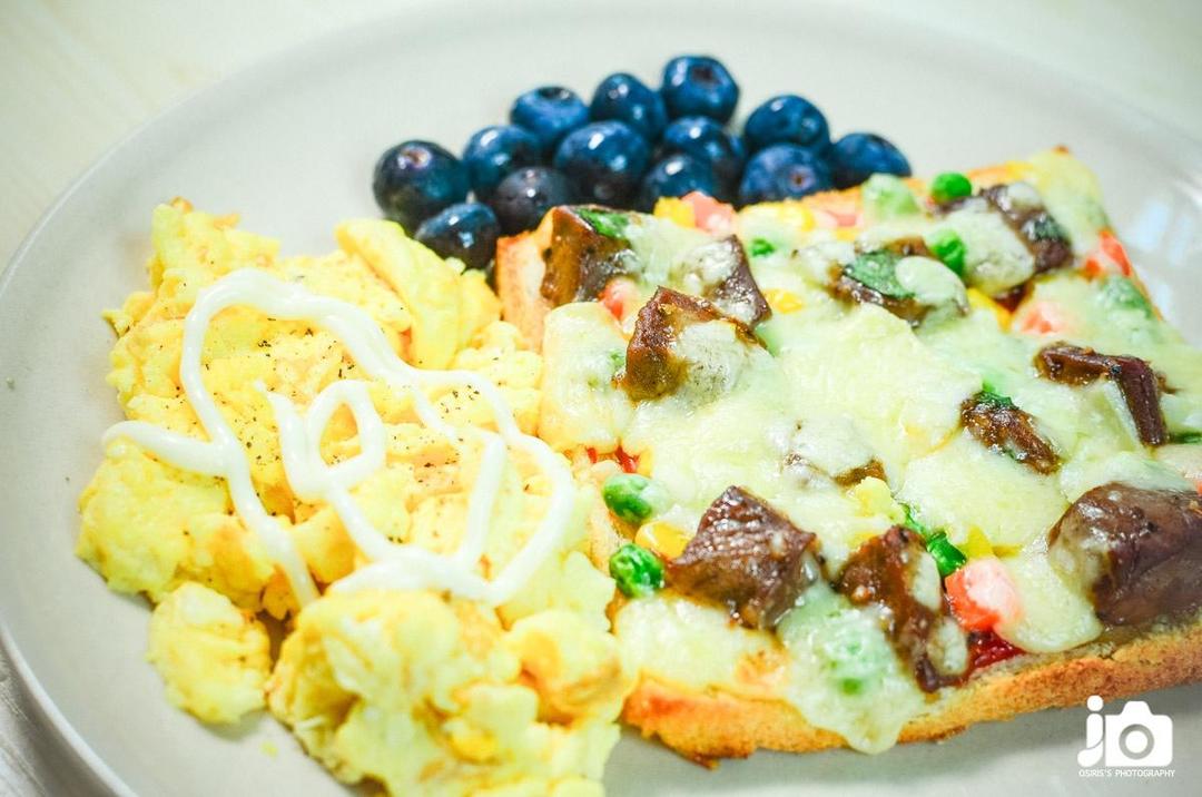 山贼烧酱牛肉面包披萨的做法