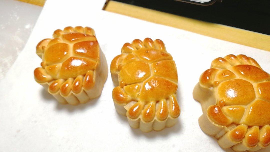 咸蛋黄肉松月饼