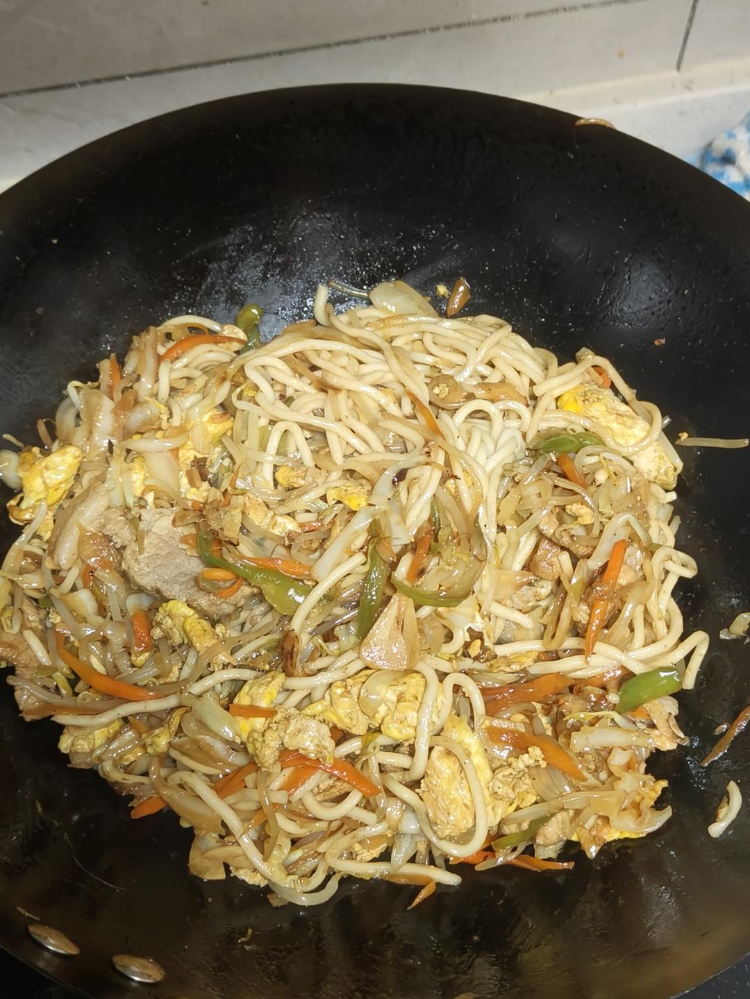 两个人一起炫饭啦！