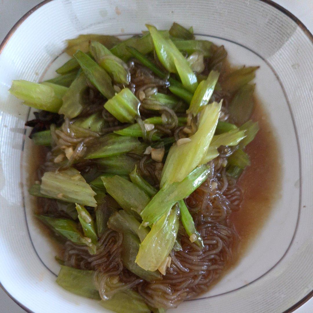 芹菜炒粉条(故乡的味道)