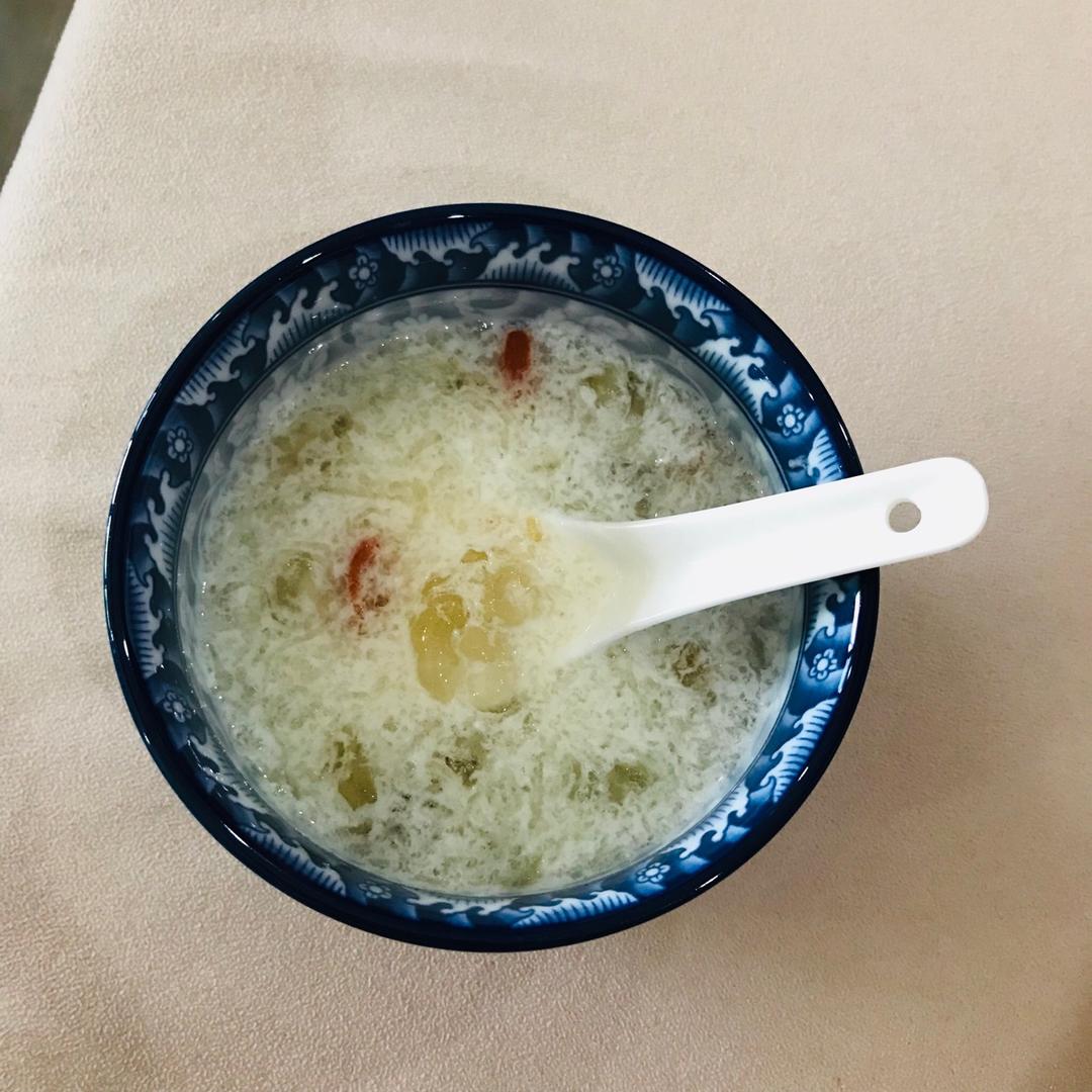 桃胶皂角米雪燕美颜羹