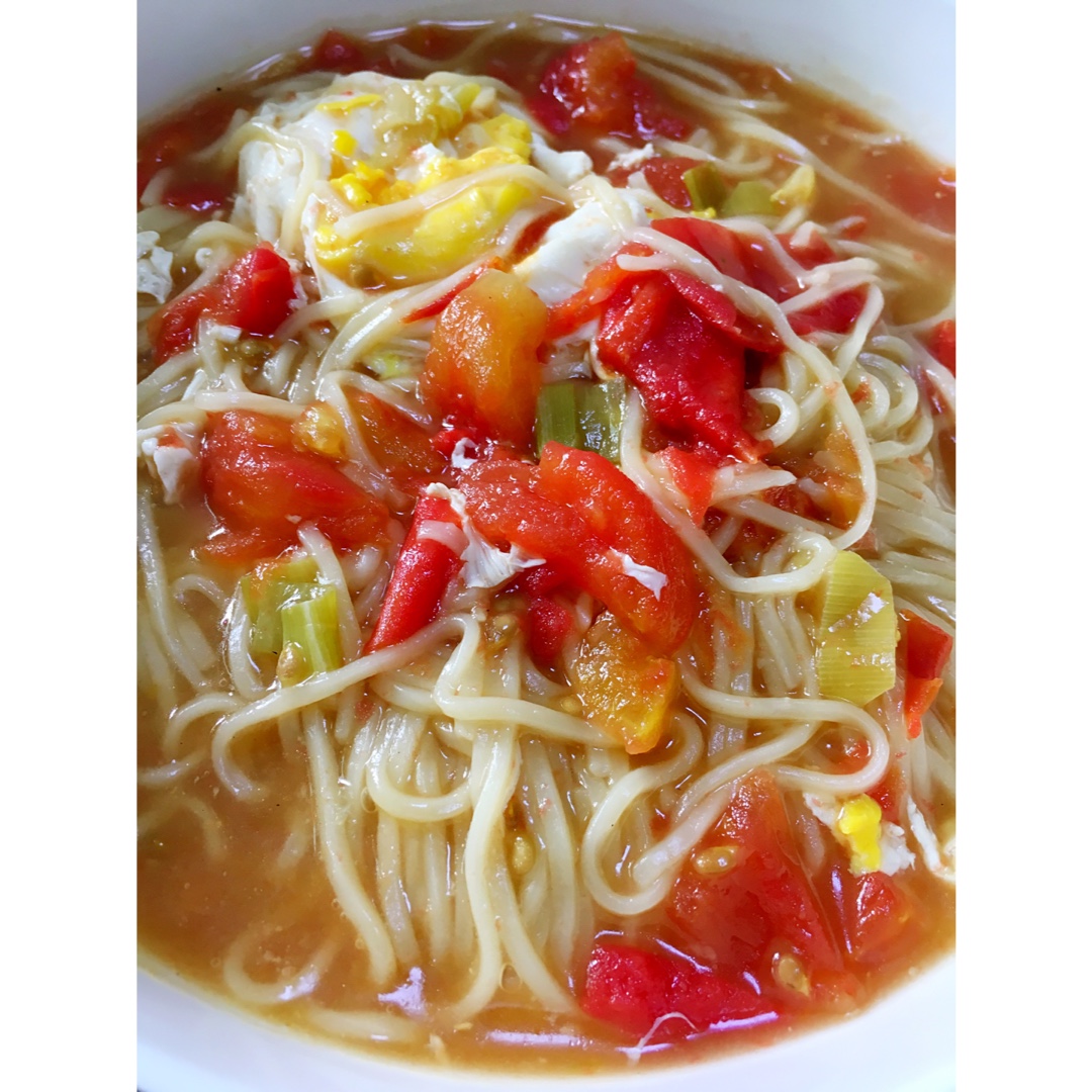 西红柿鸡蛋热汤面