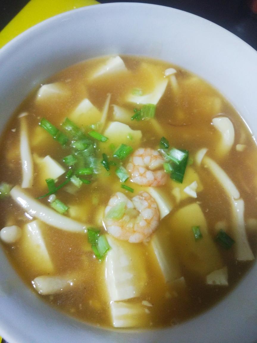 豆腐虾仁菌菇汤的做法