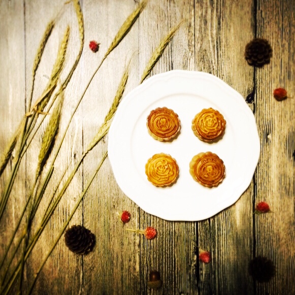 广式月饼—蛋黄莲蓉月饼