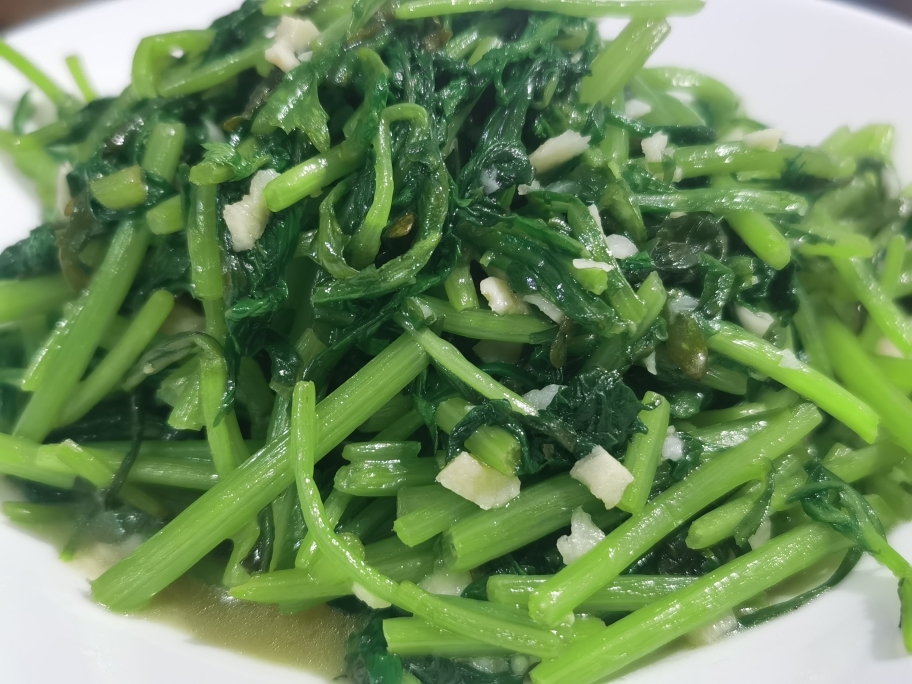 小美蒜蓉茼蒿菜的做法