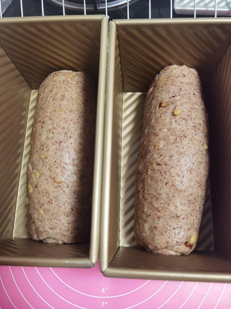 高纤低脂的全麦核桃吐司