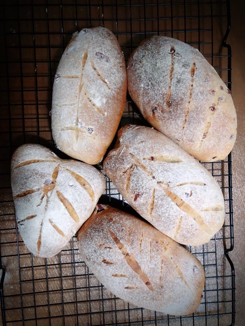 奶酪馅儿蔓越莓面包