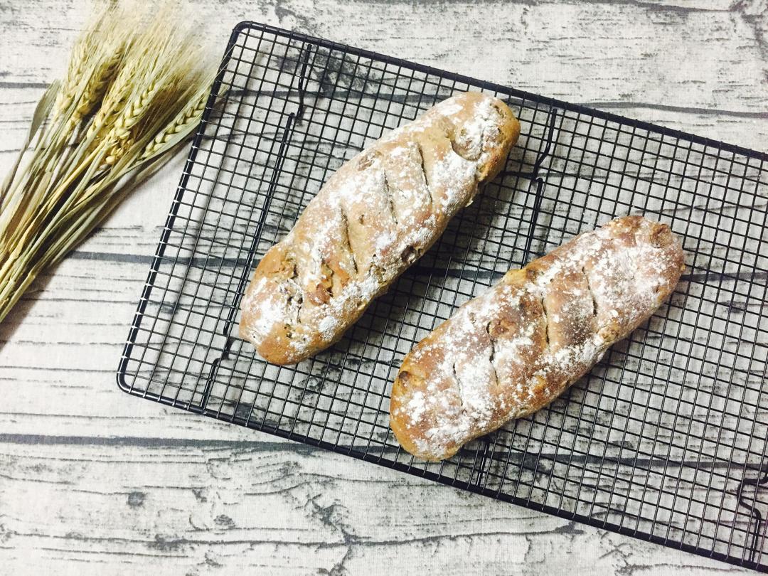 100%全麦葡萄干核桃仁面包