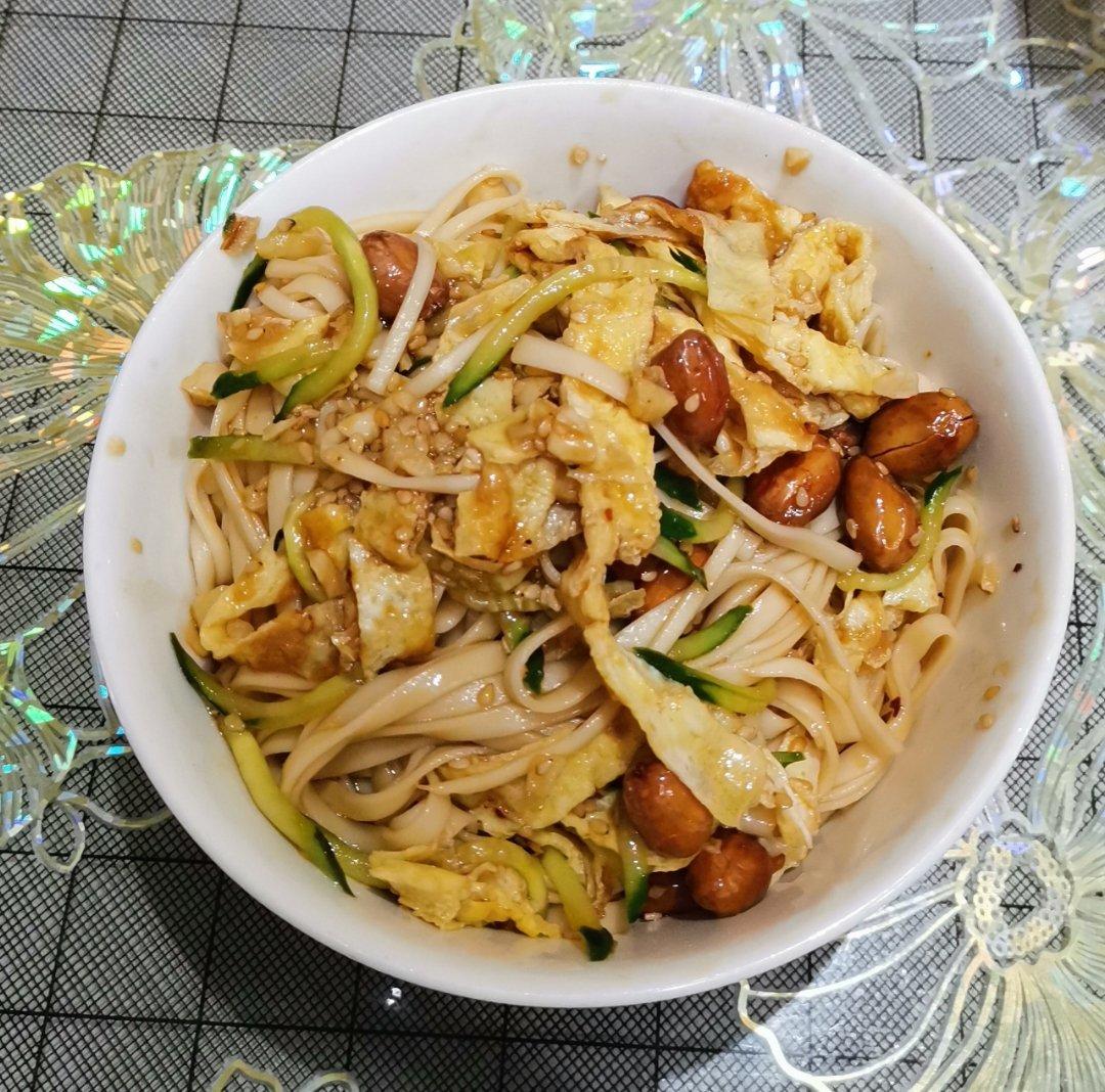 酸辣凉拌面，天热就爱吃这口