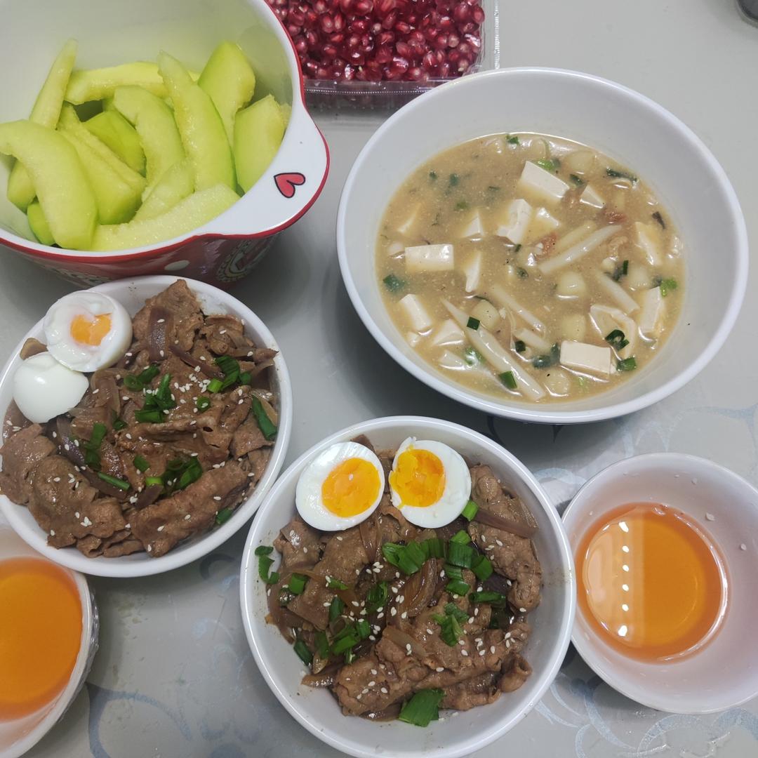 温泉蛋肥牛饭