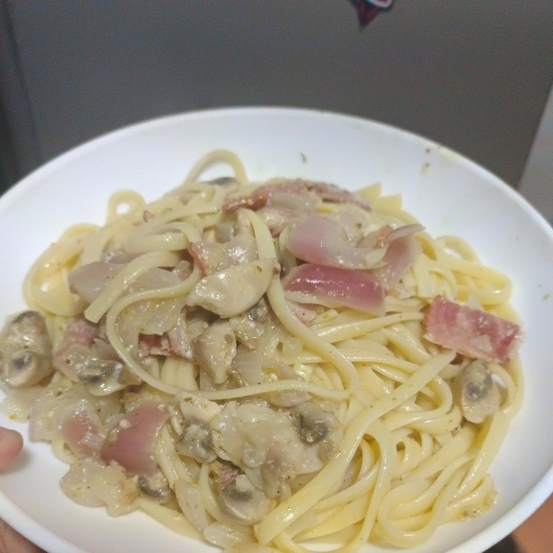 黑松露奶油培根意面