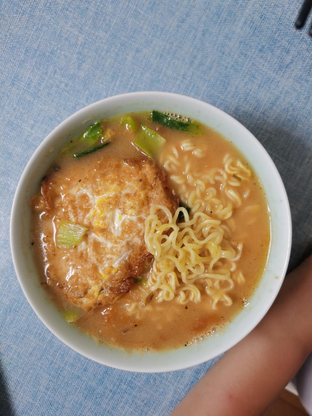 恨不得抱着锅舔的番茄鸡蛋面