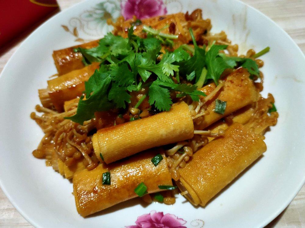 【无牙签版，一样不松散】千张银丝卷（豆皮金针菇卷）