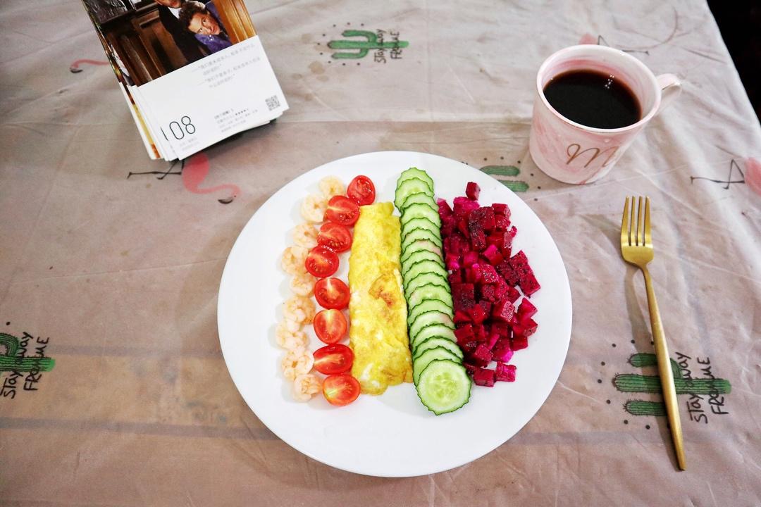 鸡蛋虾仁蔬果沙拉