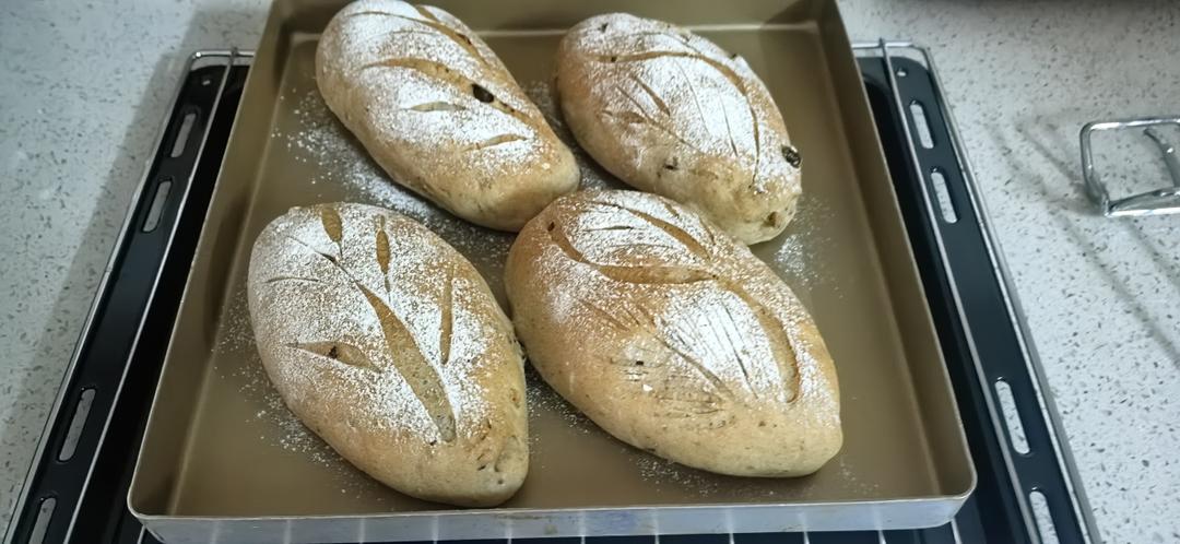 减脂低油低糖核桃葡萄干全麦面包