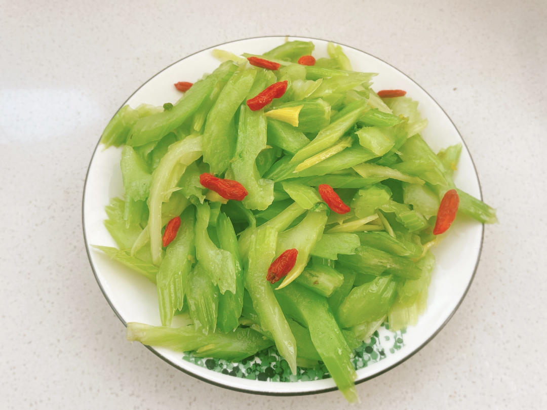 食尚小煮做的清炒不腻的素炒西芹