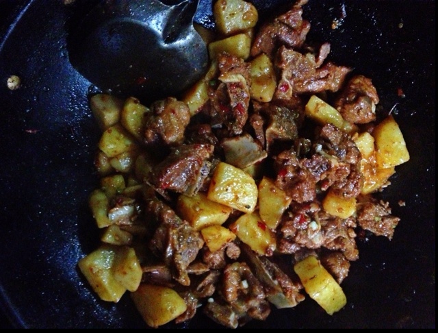 川味土豆烧排骨