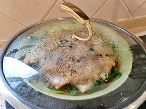 豆腐茼蒿蒸蒜泥豆豉鲈鱼的做法 步骤5