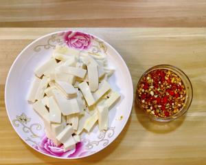 小米辣拌豆腐的做法 步骤2