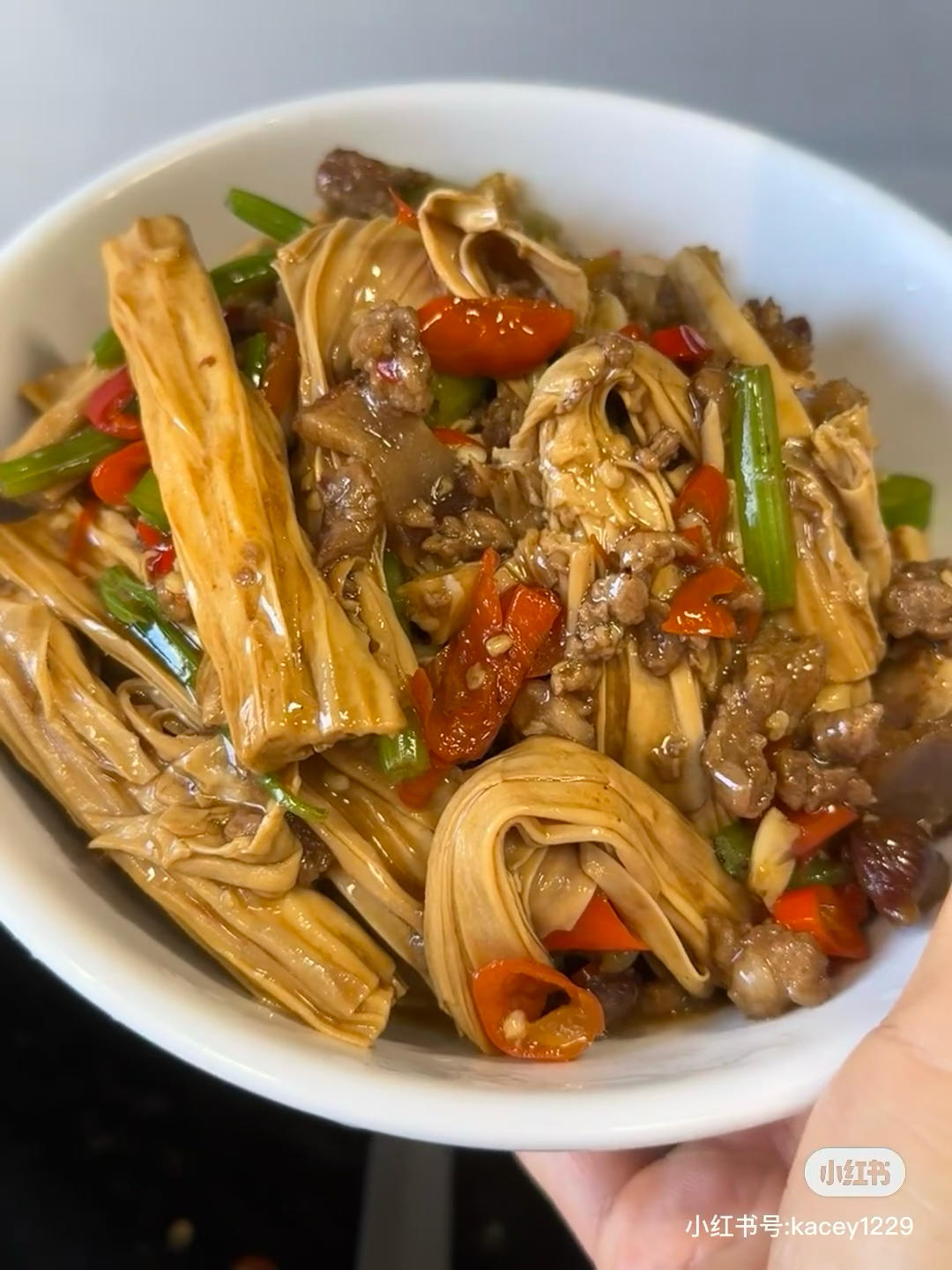 腐竹炒肉，下饭杀手，巨好吃! 求你们都去做!!