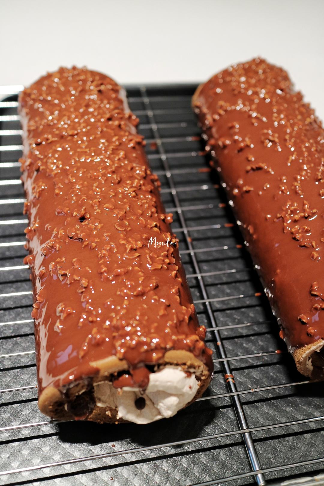 「黑巧脆皮咖啡奶油梦龙卷」