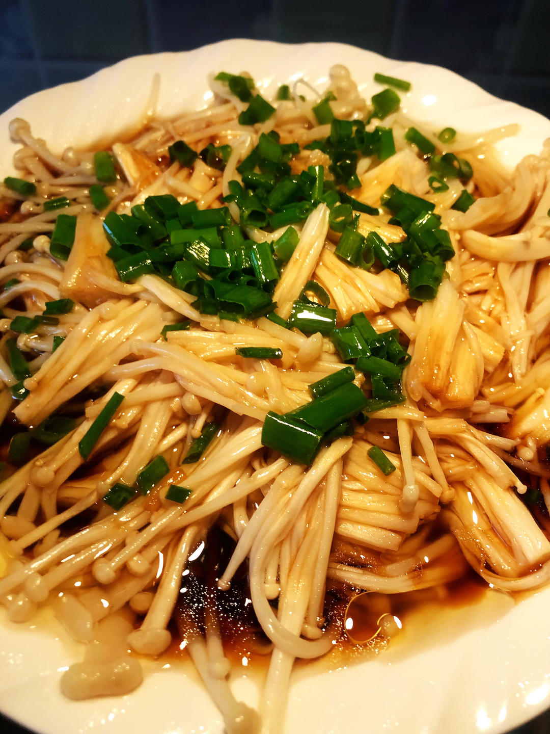 葱油金针菇——10分钟快手菜，你绝对不能错过的美味~