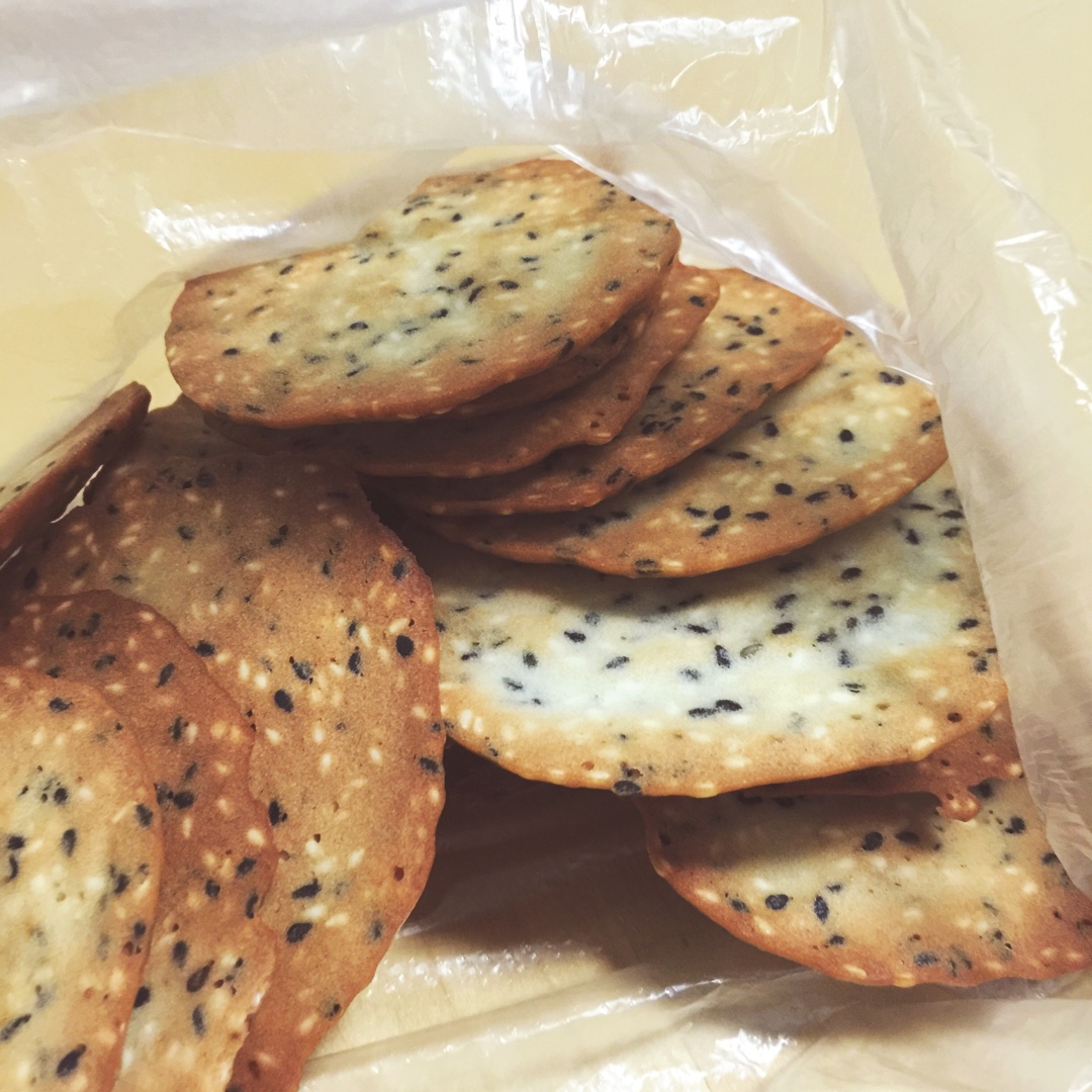 越吃越想吃——黑白芝麻薄脆